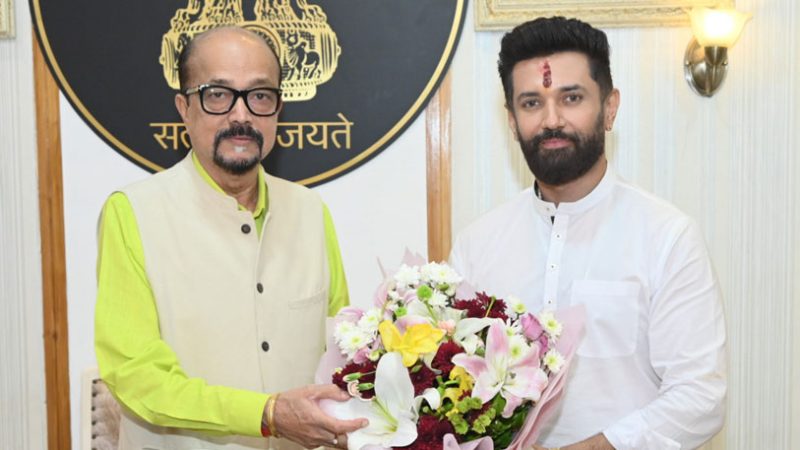 राज्यपाल डेका से केंद्रीय खाद्य प्रसंस्करण उद्योग मंत्री पासवान ने की सौजन्य भेंट