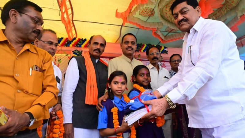 शाला प्रवेश उत्सव में शामिल हुए दयाल दास बघेल