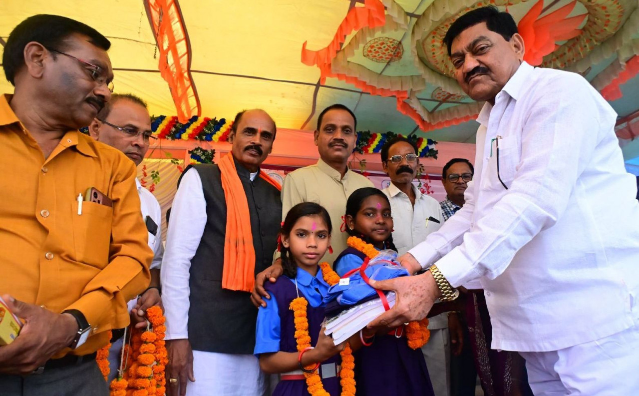 शाला प्रवेश उत्सव में शामिल हुए दयाल दास बघेल