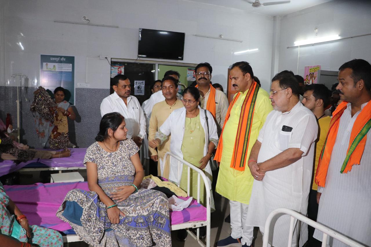 स्वास्थ्य मंत्री ने मातृ एवं शिशु अस्पताल रायपुर का किया निरीक्षण