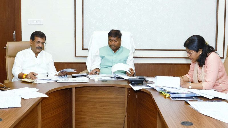 रासायनिक खादों की कालाबाजारी बर्दास्त नहीं, समितियों में खाद का हो पर्याप्त भण्डारण: मंत्री केदार कश्यप