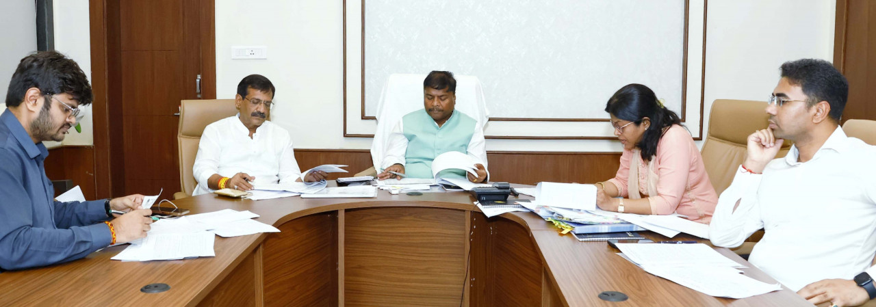 रासायनिक खादों की कालाबाजारी बर्दास्त नहीं, समितियों में खाद का हो पर्याप्त भण्डारण: मंत्री केदार कश्यप