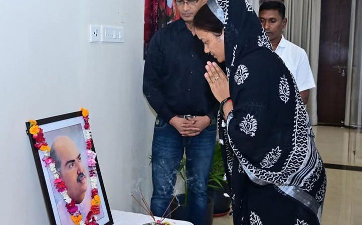 डॉ. श्यामा प्रसाद मुखर्जी की पुण्यतिथि पर महिला एवं बाल विकास मंत्री लक्ष्मी राजवाड़े ने अर्पित की श्रद्धांजलि