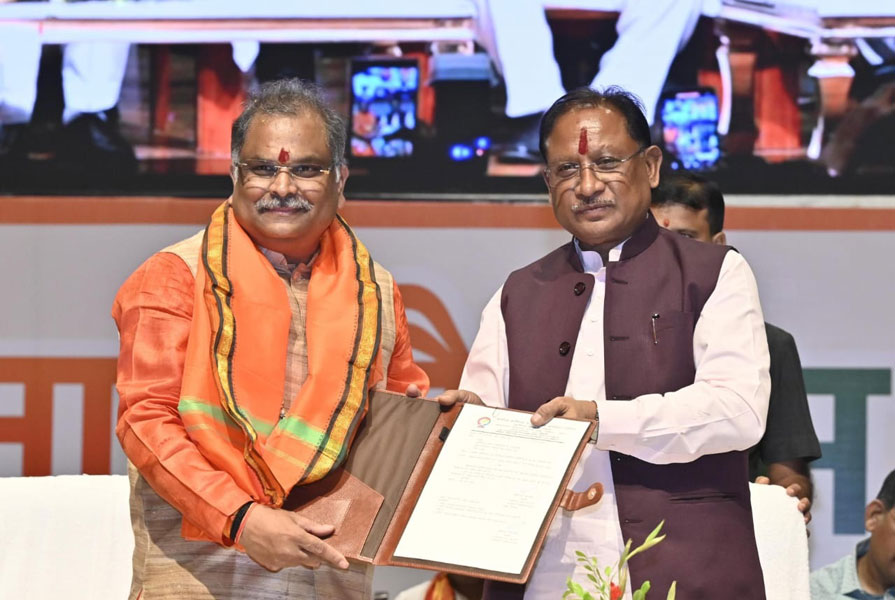 मुख्यमंत्री विष्णुदेव साय छत्तीसगढ़ स्टेट बेवरेजेस कॉर्पोरेशन के अध्यक्ष श्रीनिवास मद्दी के पदभार ग्रहण समारोह में हुए शामिल