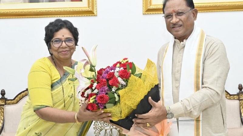 मुख्यमंत्री विष्णु देव साय से राष्ट्रीय महिला आयोग की अध्यक्ष ने की सौजन्य मुलाकात