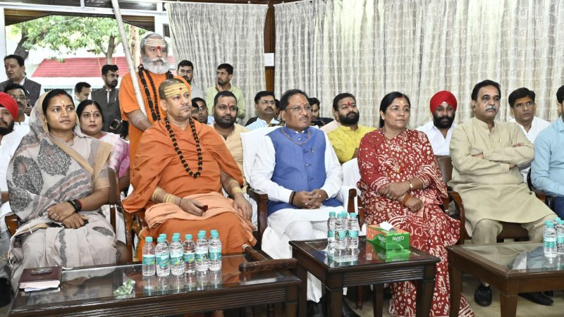 मुख्यमंत्री विष्णु देव साय ने सुनी ‘मन की बात’ की 123वीं कड़ी