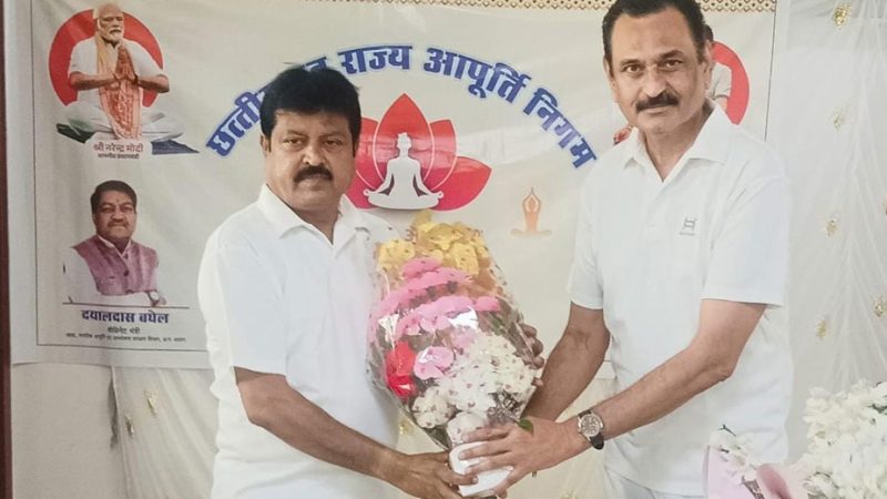 एक पृथ्वी,एक स्वास्थ्य की थीम पर नागरिक आपूर्ति निगम ने मनाया योग दिवस