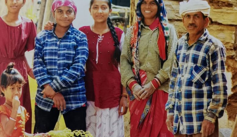 मुख्यमंत्री नोनी सशक्तिकरण योजना ने बदली पार्वती मिझी की ज़िंदगी : बेटियों के सपनों को मिली उड़ान