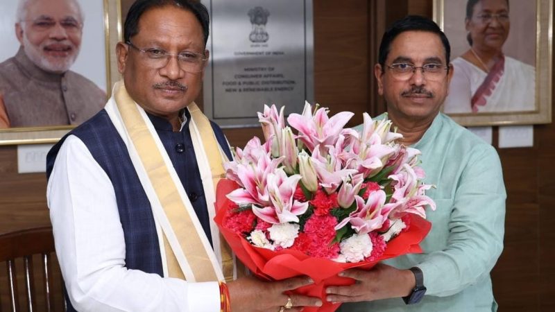 मुख्यमंत्री विष्णुदेव साय ने केंद्रीय मंत्री प्रल्हाद जोशी से की सौजन्य भेंट