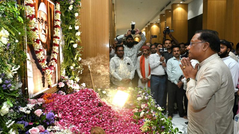 मुख्यमंत्री विष्णु देव साय स्वर्गीय रामजीलाल अग्रवाल के शांति मिलन कार्यक्रम में शामिल हुए