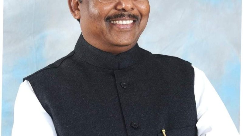 छात्रावास अधीक्षकों की पदस्थापना में पूर्ण पारदर्शिता बरती जाए : मंत्री रामविचार नेताम