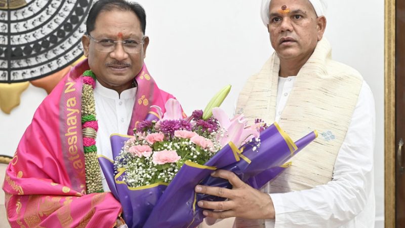 मुख्यमंत्री साय से पं. रविशंकर जी महाराज रावतपुरा सरकार ने की सौजन्य मुलाकात