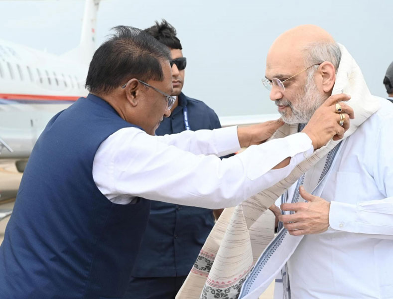 केंद्रीय गृह मंत्री अमित शाह के छत्तीसगढ़ आगमन पर मुख्यमंत्री विष्णुदेव साय ने स्वामी विवेकानंद एयरपोर्ट पर किया स्वागत