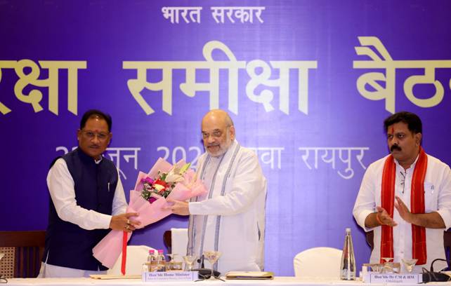 केन्द्रीय गृह एवं सहकारिता मंत्री अमित शाह ने रायपुर में नक्सलवाद पर छत्तीसगढ़, आंध्र प्रदेश, तेलंगाना, मध्य प्रदेश, महाराष्ट्र, झारखंड और ओडिशा के DGP/ADGP एवं वरिष्ठ अधिकारियों के साथ समीक्षा बैठक की अध्यक्षता की