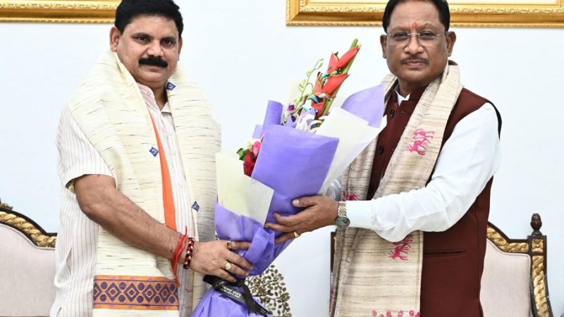 मुख्यमंत्री विष्णु देव साय से केन्द्रीय कोयला एवं खान राज्य मंत्री सतीश चन्द्र दुबे ने की सौजन्य मुलाकात