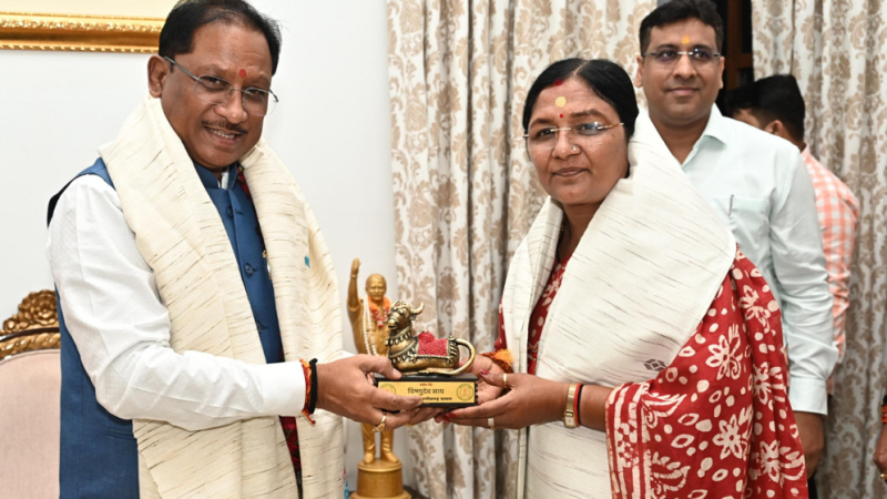 मुख्यमंत्री साय से केंद्रीय महिला एवं बाल विकास राज्य मंत्री सावित्री ठाकुर ने की सौजन्य मुलाकात