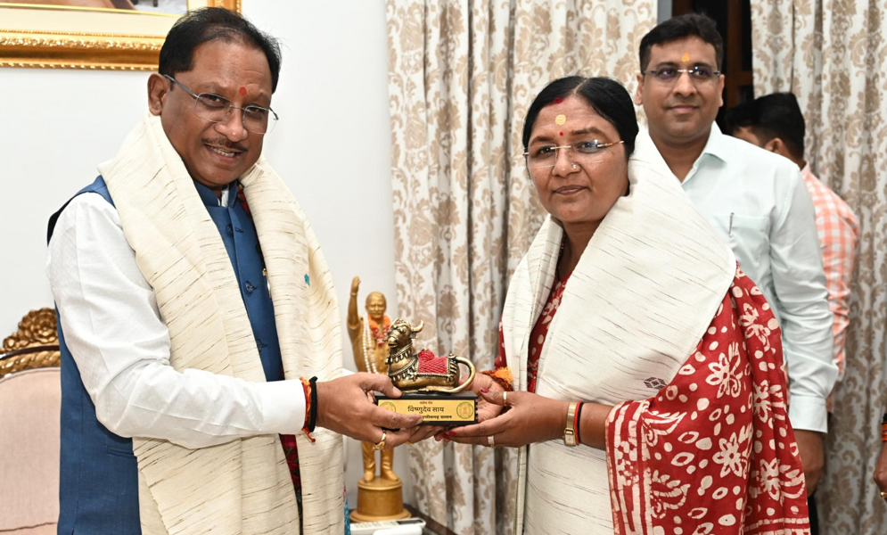 मुख्यमंत्री साय से केंद्रीय महिला एवं बाल विकास राज्य मंत्री सावित्री ठाकुर ने की सौजन्य मुलाकात