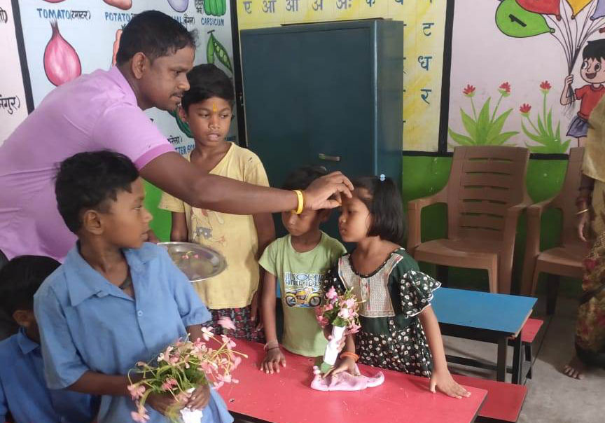 जून से खुले स्कूलों के पट, पहले दिन पहुंचे बच्चों का हुआ स्वागत