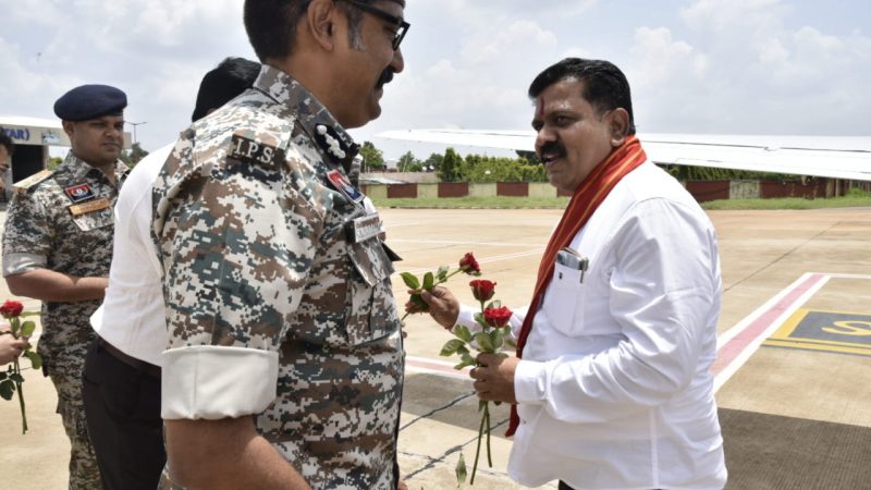 उप मुख्यमंत्री विजय शर्मा और वन मंत्री केदार कश्यप का एयरपोर्ट में किया गया आत्मीय स्वागत