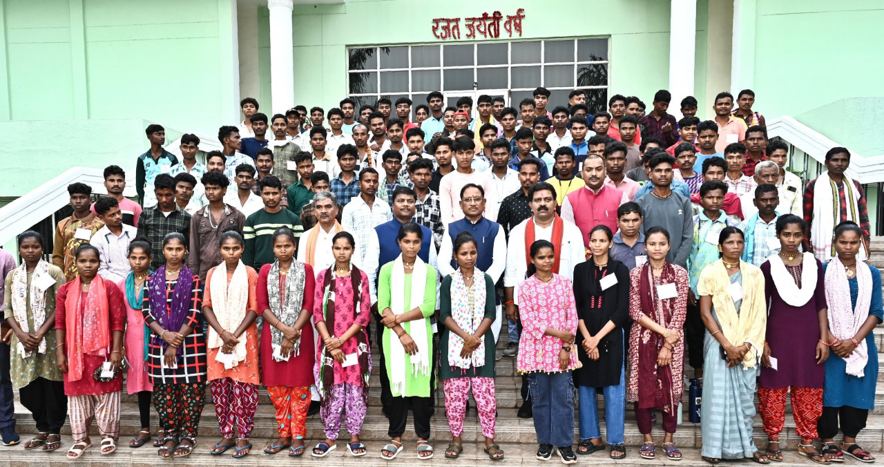 बस्तर के बच्चों का स्वर्णिम भविष्य सुनिश्चित करने के लिए सरकार प्रतिबद्ध – मुख्यमंत्री विष्णुदेव साय