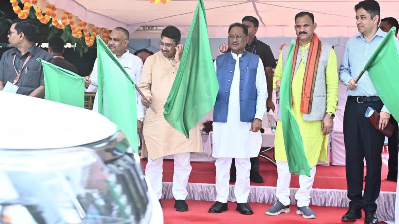 छत्तीसगढ़ की स्वास्थ्य व्यवस्था को सशक्त और सुलभ बनाने की दिशा में जुड़ा नया अध्याय : मुख्यमंत्री ने मैदानी स्वास्थ्य अमले के लिए 151 नए वाहनों को दिखाई हरी झंडी