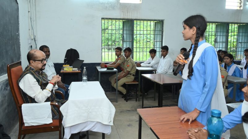 राज्यपाल रमेन डेका ने विद्यार्थियों को दिए सफलता के मंत्र