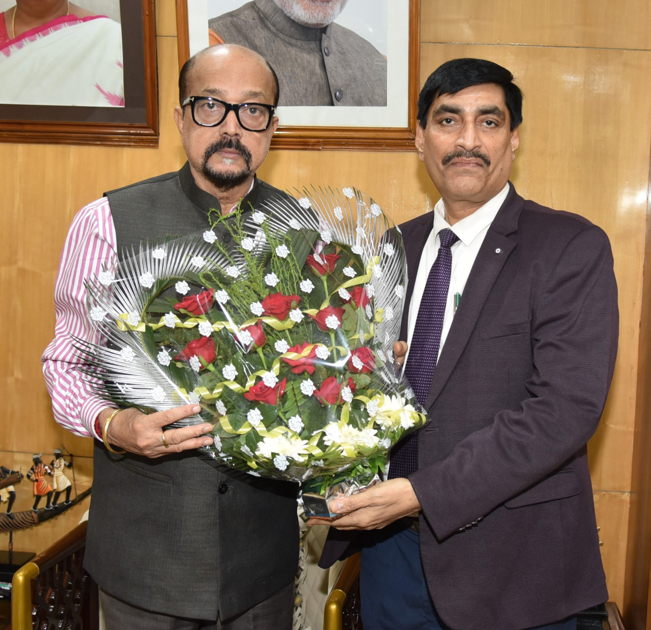 राज्यपाल डेका से कुलपति ने की सौजन्य भेंट