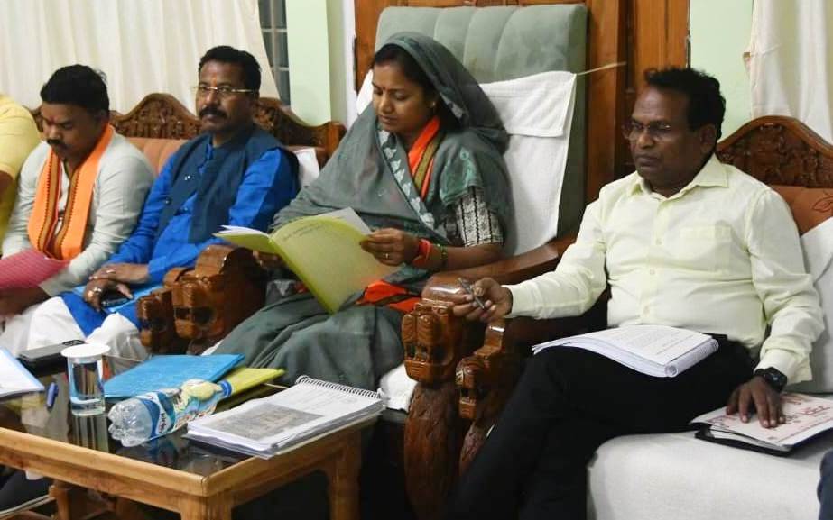 आंगनबाड़ियों की व्यवस्था और कुपोषण उन्मूलन पर ध्यान दें अधिकारी: मंत्री श्रीमती राजवाड़े