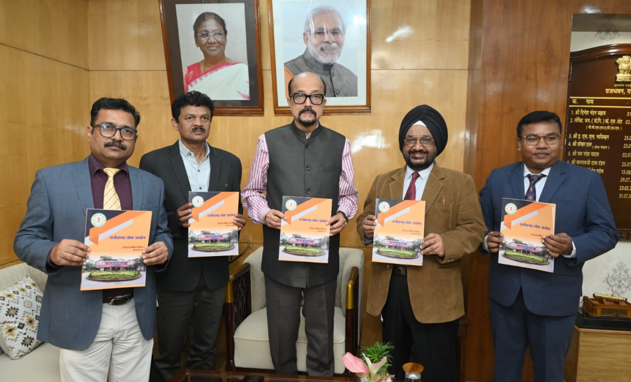 राज्यपाल डेका को लोकायुक्त ने सौंपा वार्षिक प्रतिवेदन