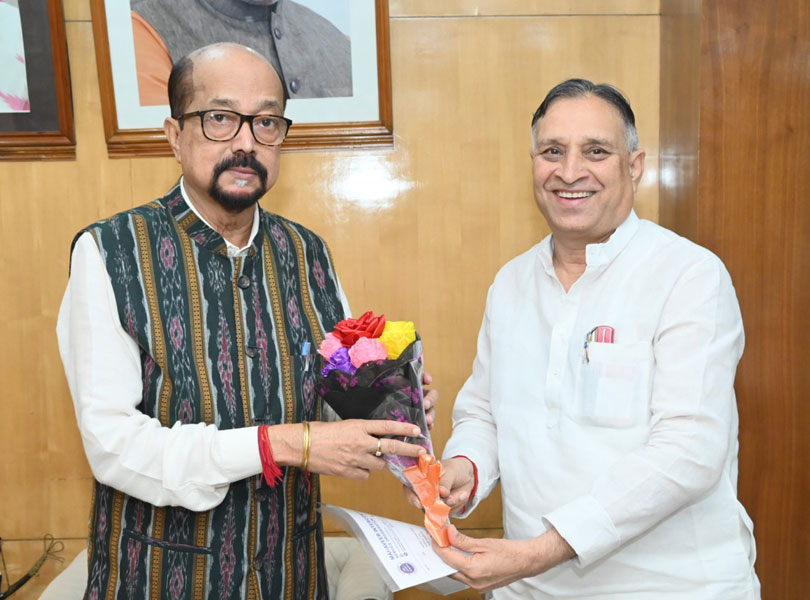 राज्यपाल डेका से महावीर अंतरमहाद्वीपीय सेवा संगठन के महासचिव ने की सौजन्य भेंट