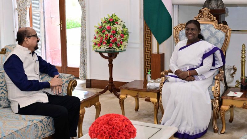 राष्ट्रपति श्रीमती मुर्मु से राज्यपाल डेका ने की सौजन्य भेंट