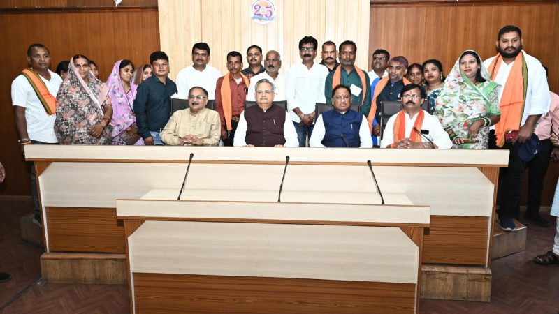 राजनांदगांव के नागरिक प्रतिनिधिमंडल ने की मुख्यमंत्री से सौजन्य भेंट : प्रयास विद्यालय, नालंदा परिसर सहित विभिन्न विकास कार्यों के लिए जताया आभार