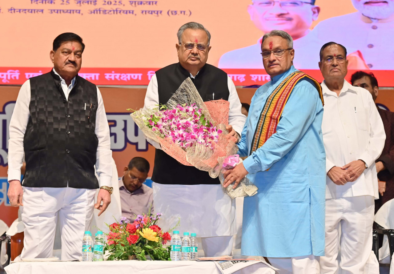 गरीबों को गुणत्तापूर्ण राशन मिले यह महत्वपूर्ण जिम्मेदारी: विधानसभा अध्यक्ष डॉ. रमन सिंह