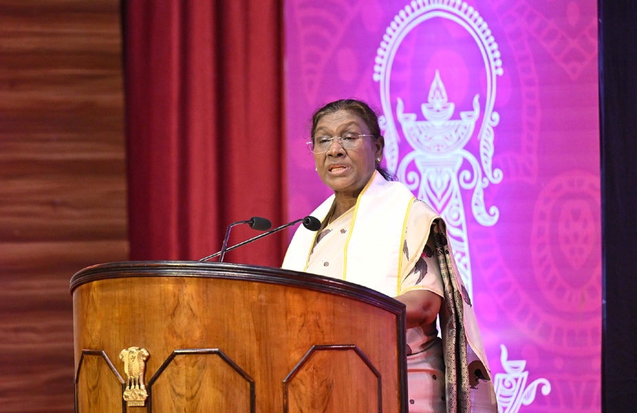 राष्ट्रपति ने एम्स, कल्याणी के दीक्षांत समारोह की शोभा बढ़ाई