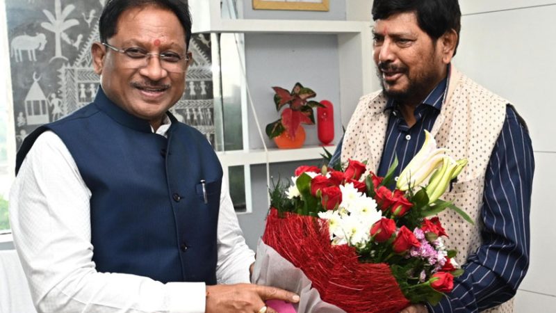 मुख्यमंत्री विष्णु देव साय से केंद्रीय राज्यमंत्री रामदास अठावले ने की सौजन्य मुलाकात