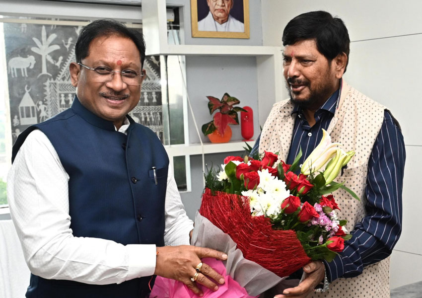 मुख्यमंत्री विष्णु देव साय से केंद्रीय राज्यमंत्री रामदास अठावले ने की सौजन्य मुलाकात