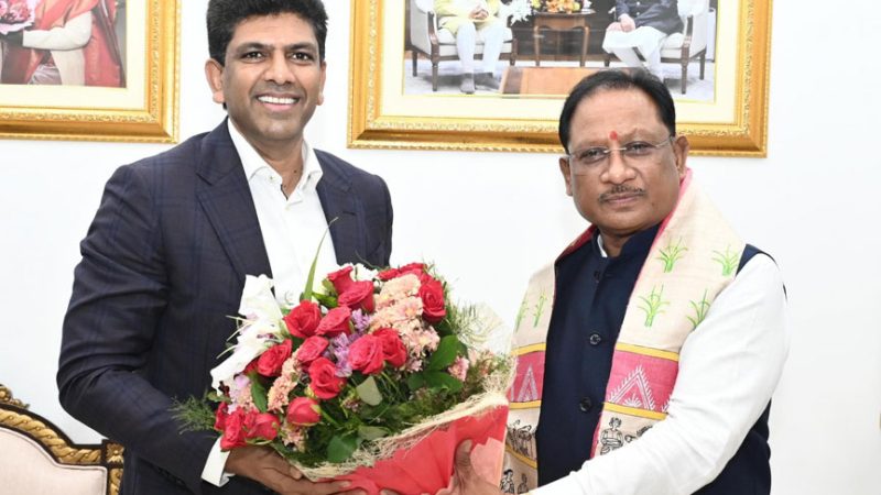 मुख्यमंत्री विष्णु देव साय से केंद्रीय संचार एवं ग्रामीण विकास राज्य मंत्री डॉ. चन्द्रशेखर पेम्मासानी ने की सौजन्य मुलाक़ात