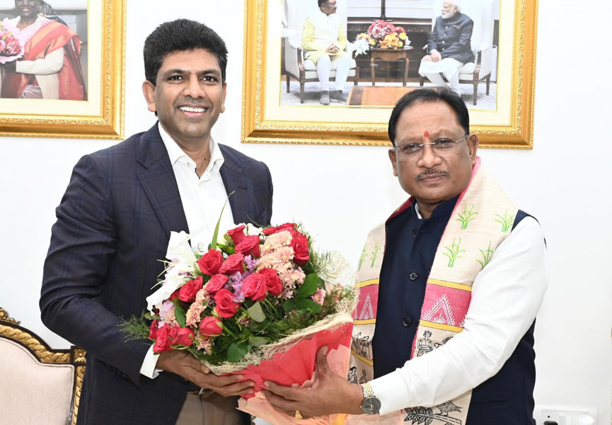 मुख्यमंत्री विष्णु देव साय से केंद्रीय संचार एवं ग्रामीण विकास राज्य मंत्री डॉ. चन्द्रशेखर पेम्मासानी ने की सौजन्य मुलाक़ात