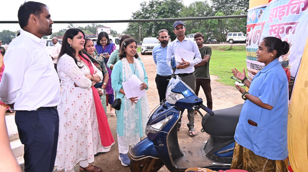 स्कूटी दीदी बनीं आत्मनिर्भर भारत की प्रतीक – मुख्यमंत्री विष्णु देव साय ने सराहा एनु का जज़्बा