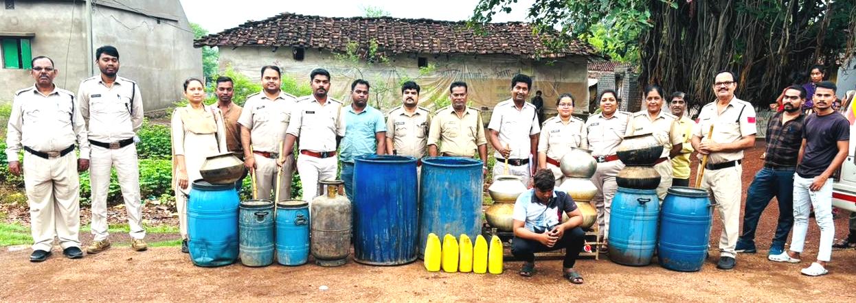 75 लीटर कच्ची शराब और 900 किलोग्राम गुड़ निर्मित पाश जब्त