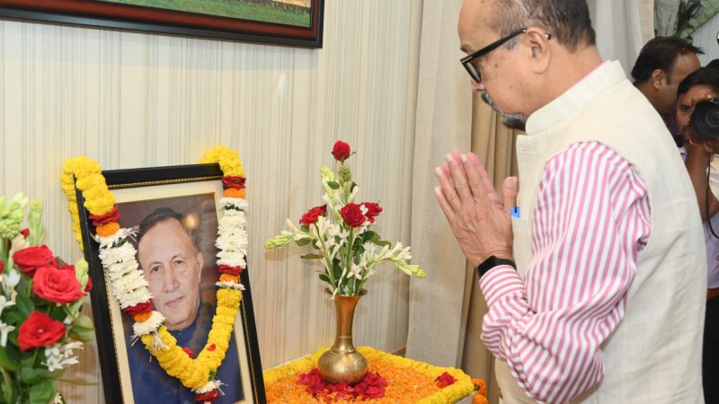 हमने सच्चे राष्ट्र सेवक, संवेदनशील प्रशासक और एक महान व्यक्ति को खो दिया है-रमेन डेका