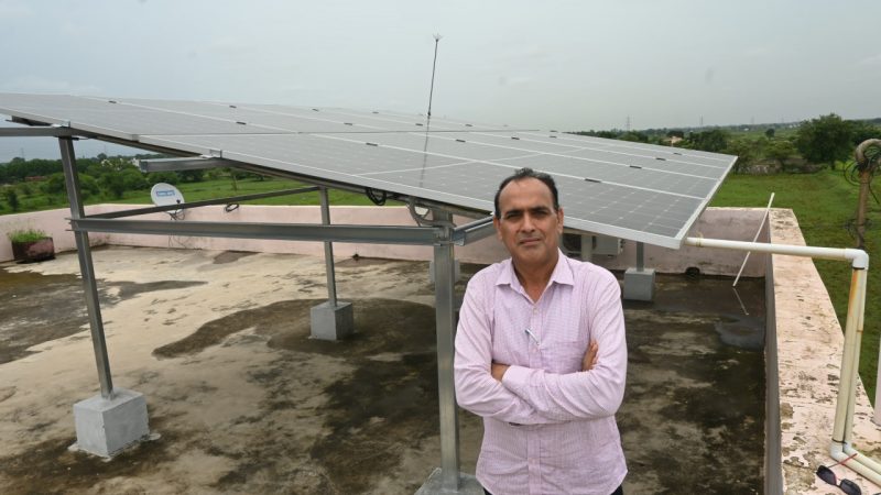 सूरज की तपिश से फैल रहा घर आँगन में उजियारा