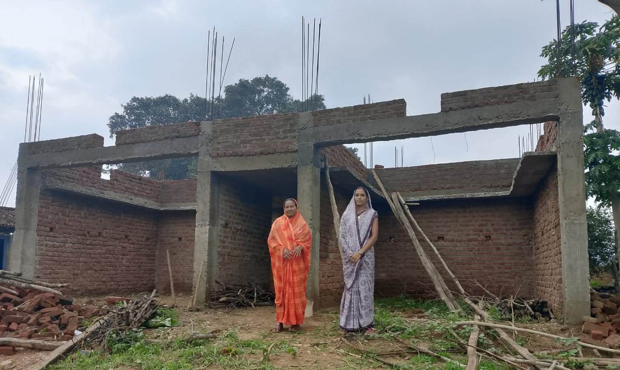 पीएम आवास: सूरजपुर में बन रहे हैं बड़े और सुविधाजनक आवास