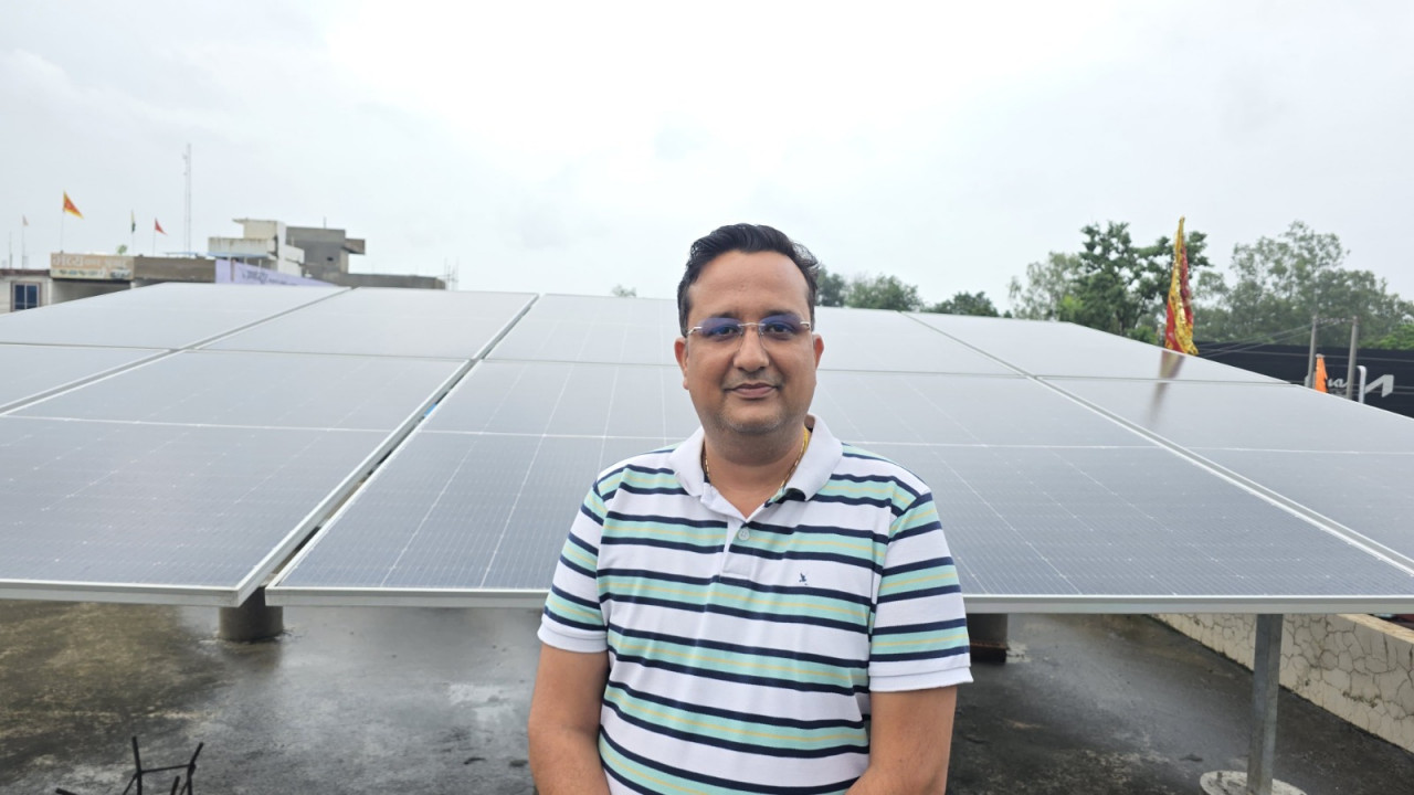 प्रधानमंत्री सूर्यघर मुफ्त बिजली योजना से रोशन हुआ प्रदीप छिकारा का घर