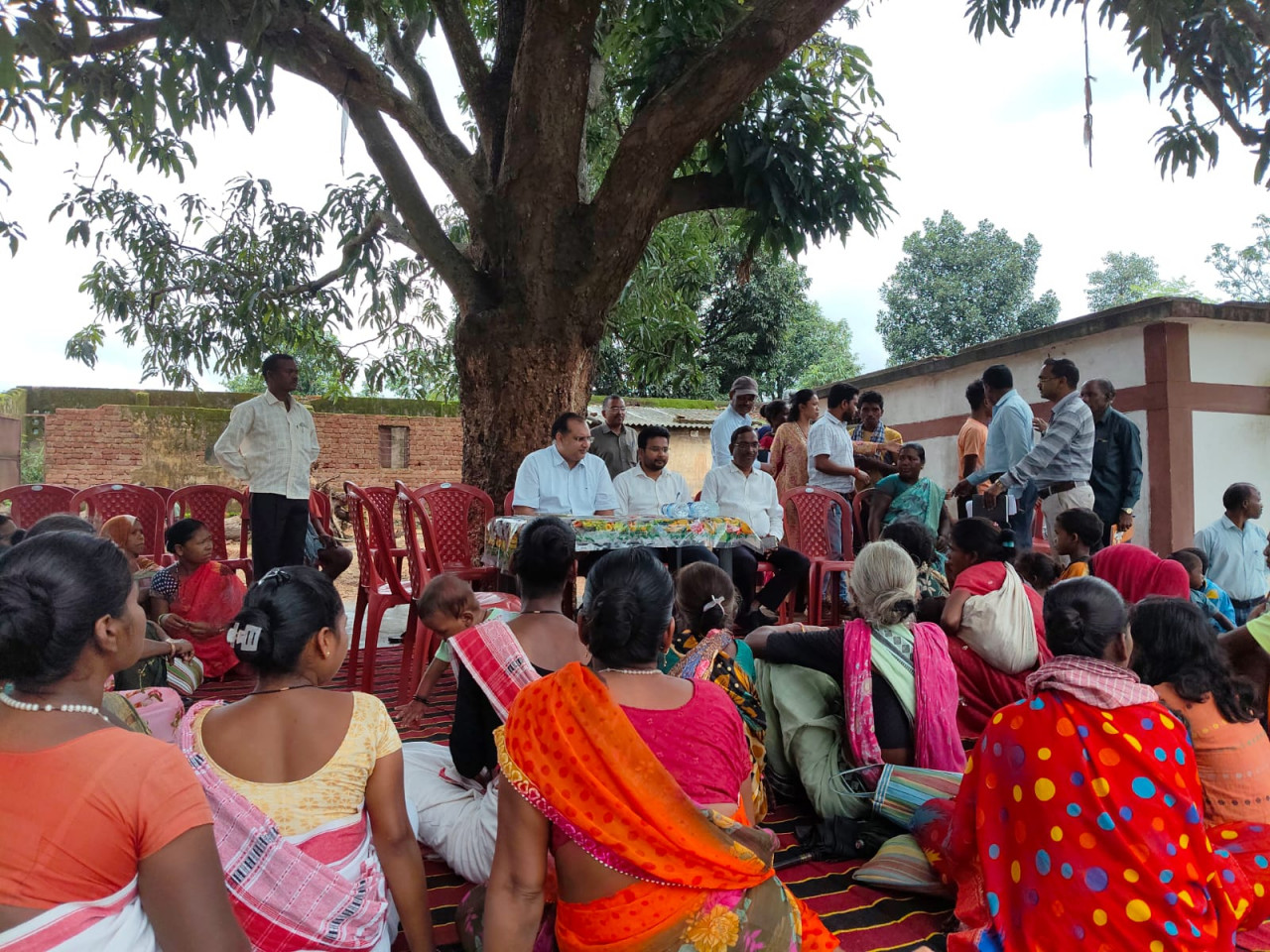 स्व सहायता समूहों को आजीविका मूलक गतिविधियों से जोड़े: भीम सिंह