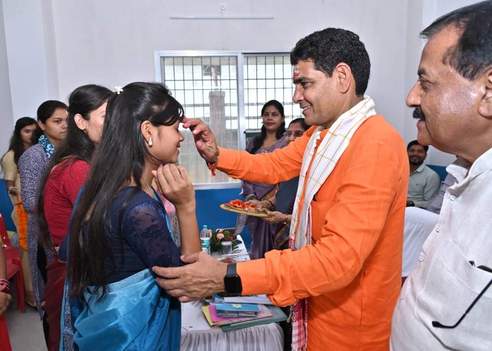 संघर्ष ही सफलता का मार्ग है, ‘‘दृढ़ संकल्प के साथ करें अध्ययन’’ – मंत्री वर्मा