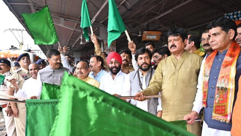 रजत जयंती वर्ष में सांस्कृतिक चेतना को नई उड़ान: ‘श्री रामलला दर्शन योजना’ अंतर्गत रायपुर से विशेष ट्रेन हुई रवाना