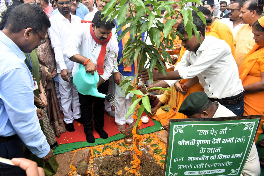 पौधरोपण करना पुनीत और प्रेरणादायी कार्य: उप मुख्यमंत्री विजय शर्मा
