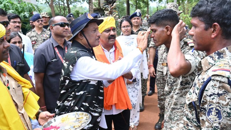 बस्तर में फैल रहा है अब विकास का उजियारा