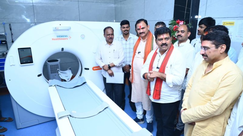 उपमुख्यमंत्री विजय शर्मा और स्वास्थ्य मंत्री श्याम बिहारी जायसवाल ने जिला अस्पताल में किया सिटी स्कैन यूनिट का लोकार्पण